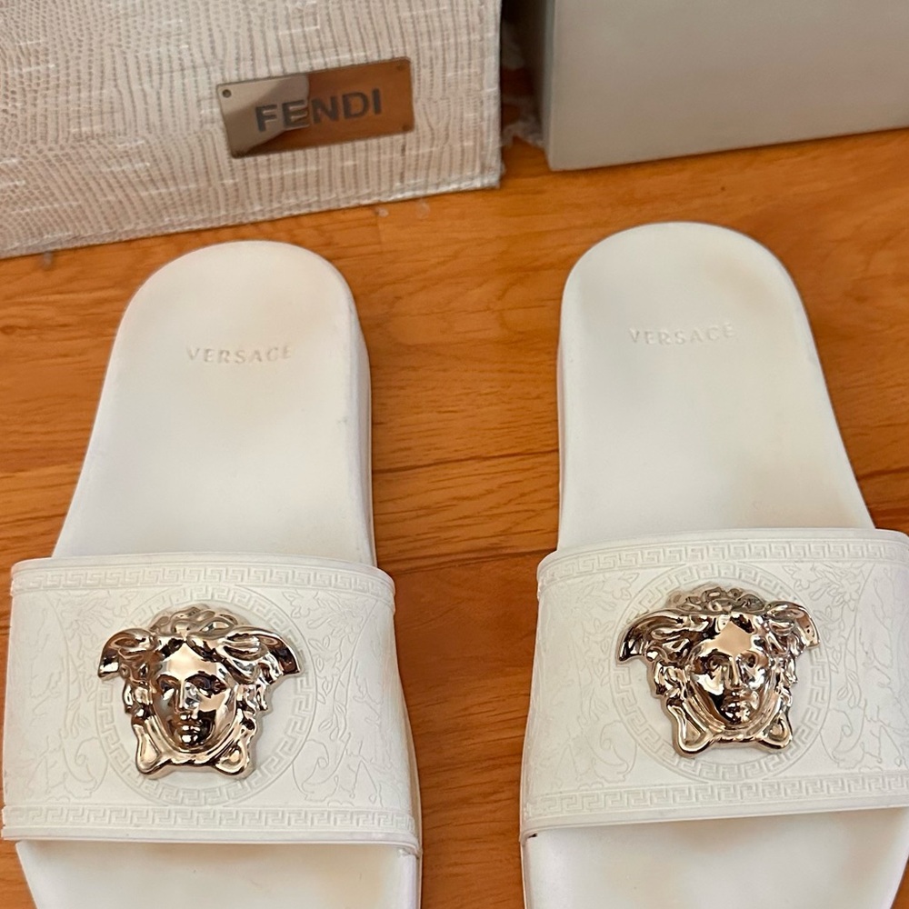 Versace Medusa Head Slides Sandals White - Picture 6 of 7